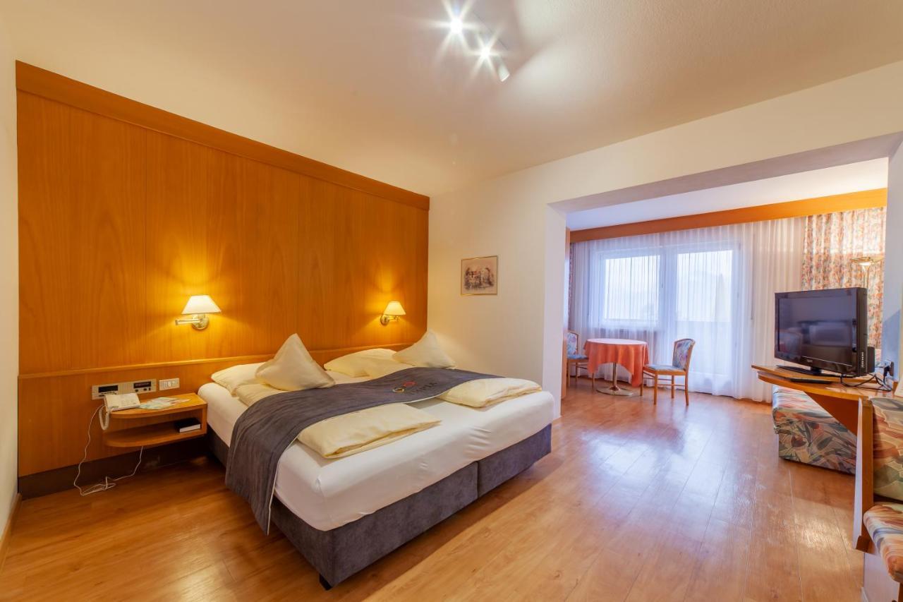 Fruehstuecks-Hotel Olympia Tirolo Exterior photo